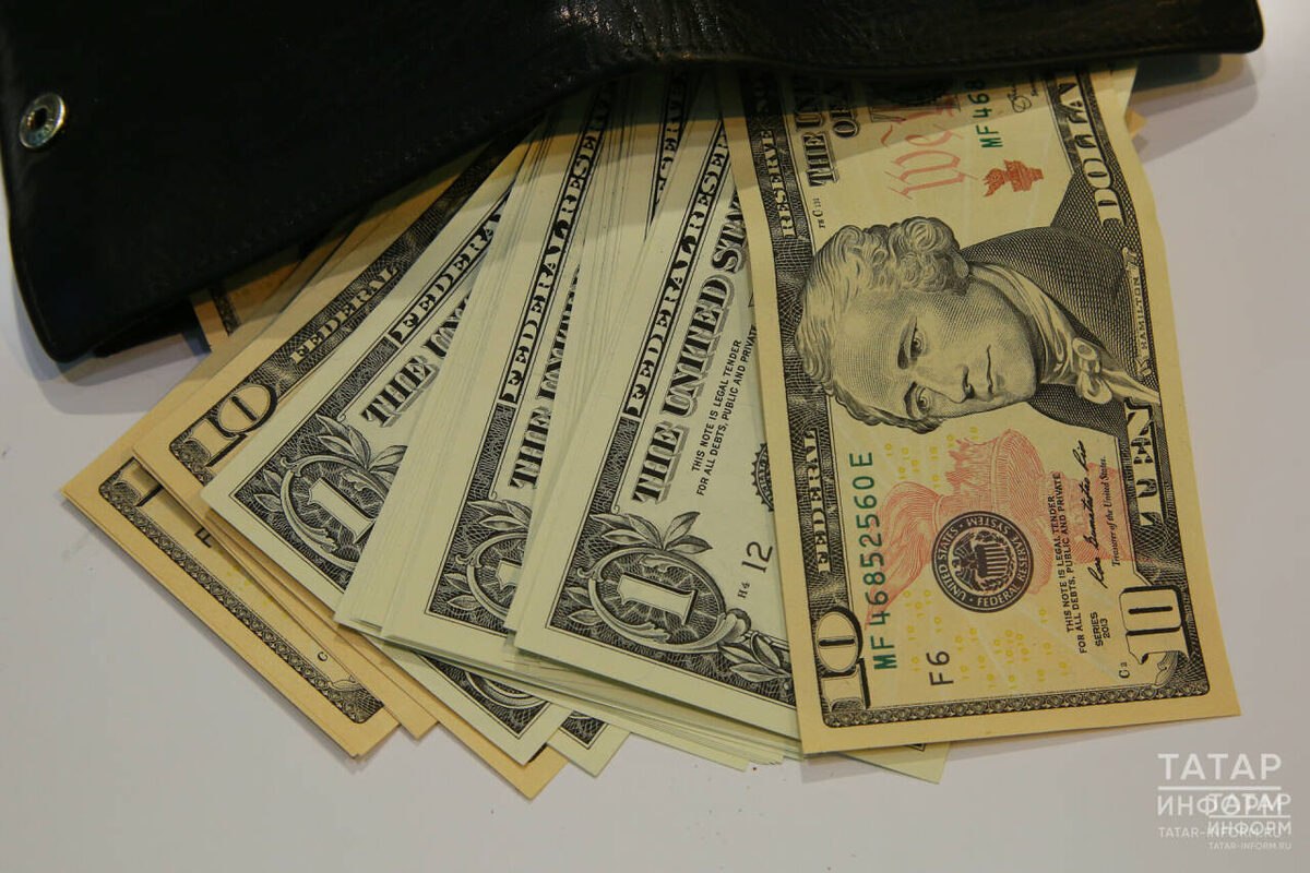 Курсы валют на 14 апреля: доллар, евро и юань снова упали