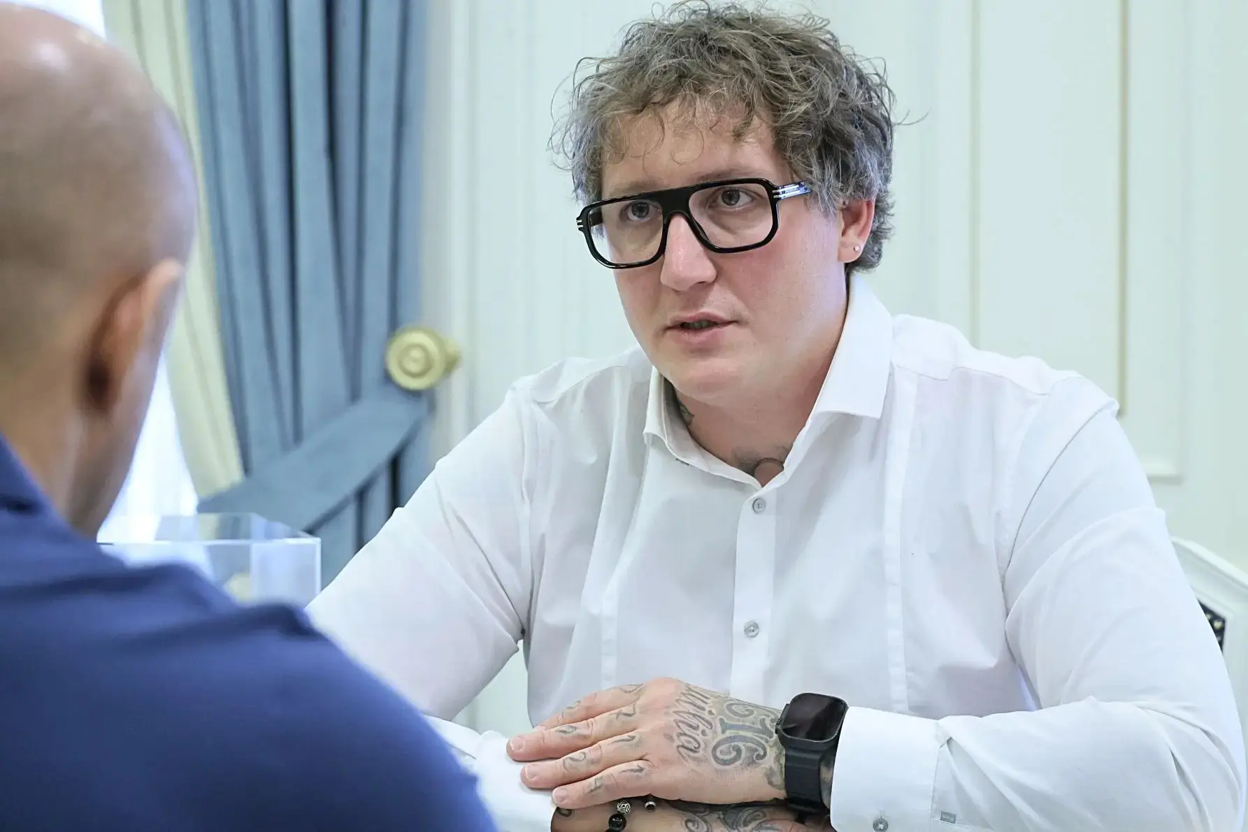 Артём Жога: Встретился с автором федерального историко-патриотического проекта Тыловики.рф Романом Буркало. Мы познакомились на кинопремии "Герои большой страны", где он получил награду в одной из номинаций Артём Жога: Встретился с автором федерального историко-патриотического проекта Тыловики.рф Романом Буркало. Мы познакомились на кинопремии "Герои большой страны", где он получил награду в одной из номинаций