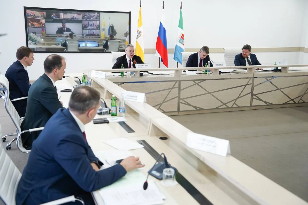 Дмитрий Чернышенко провел заседание правительственной комиссии по развитию туризма в России Дмитрий Чернышенко провел заседание правительственной комиссии по развитию туризма в России