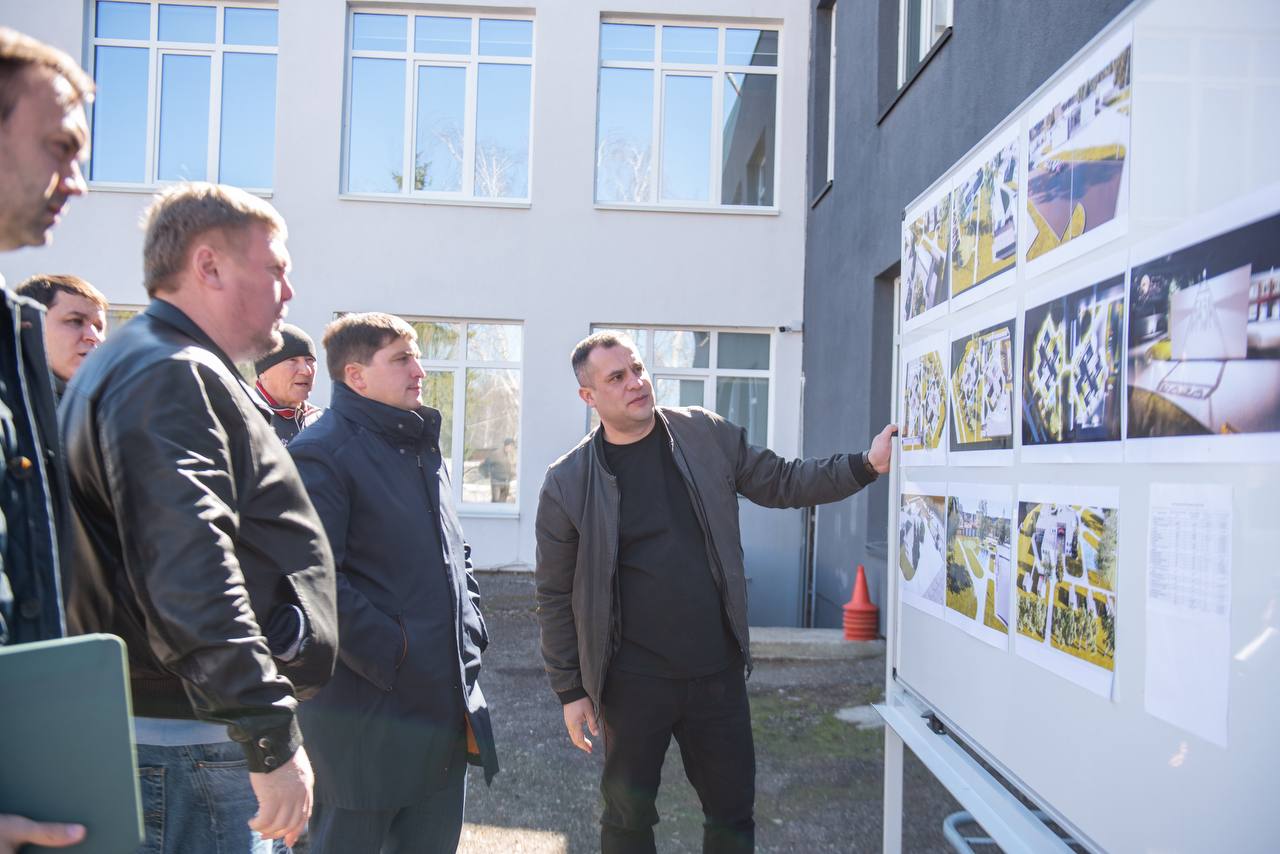 Провёл рабочий объезд объектов, где сегодня ведутся ремонтные и строительные работы в рамках плана к 60-летию города Провёл рабочий объезд объектов, где сегодня ведутся ремонтные и строительные работы в рамках плана к 60-летию города