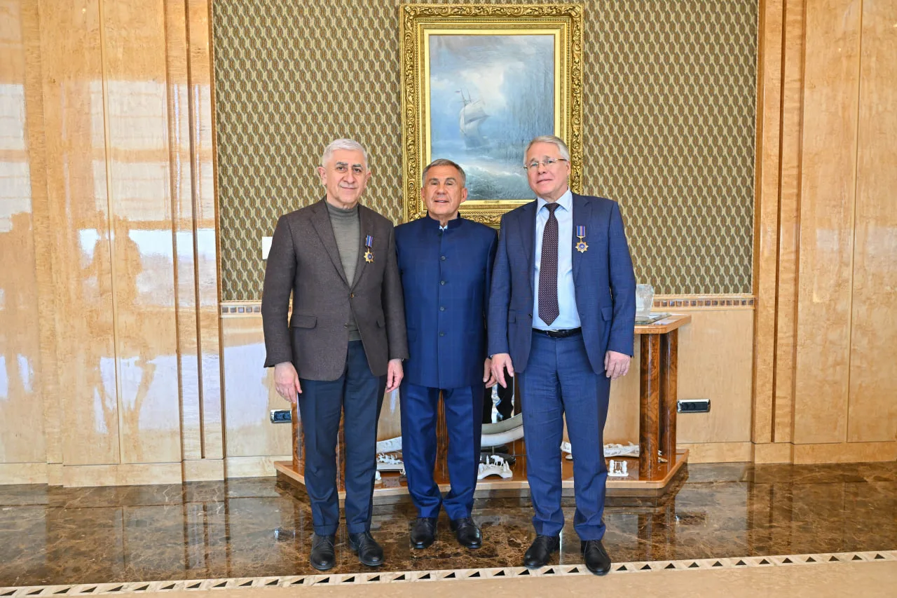 Рустам Минниханов встретился с ректорами ведущих вузов Российской Федерации Рустам Минниханов встретился с ректорами ведущих вузов Российской Федерации