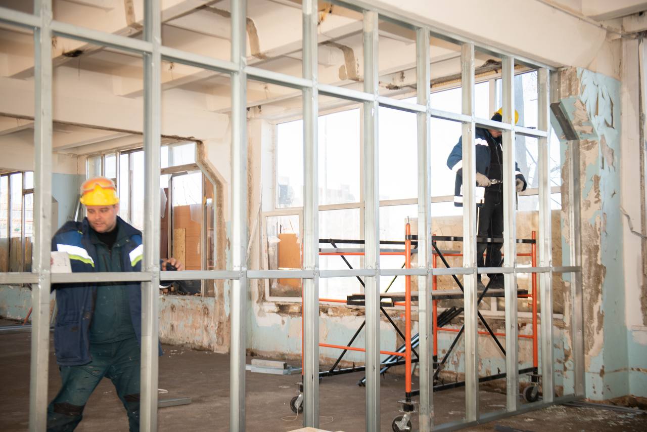 Провёл рабочий объезд объектов, где сегодня ведутся ремонтные и строительные работы в рамках плана к 60-летию города Провёл рабочий объезд объектов, где сегодня ведутся ремонтные и строительные работы в рамках плана к 60-летию города