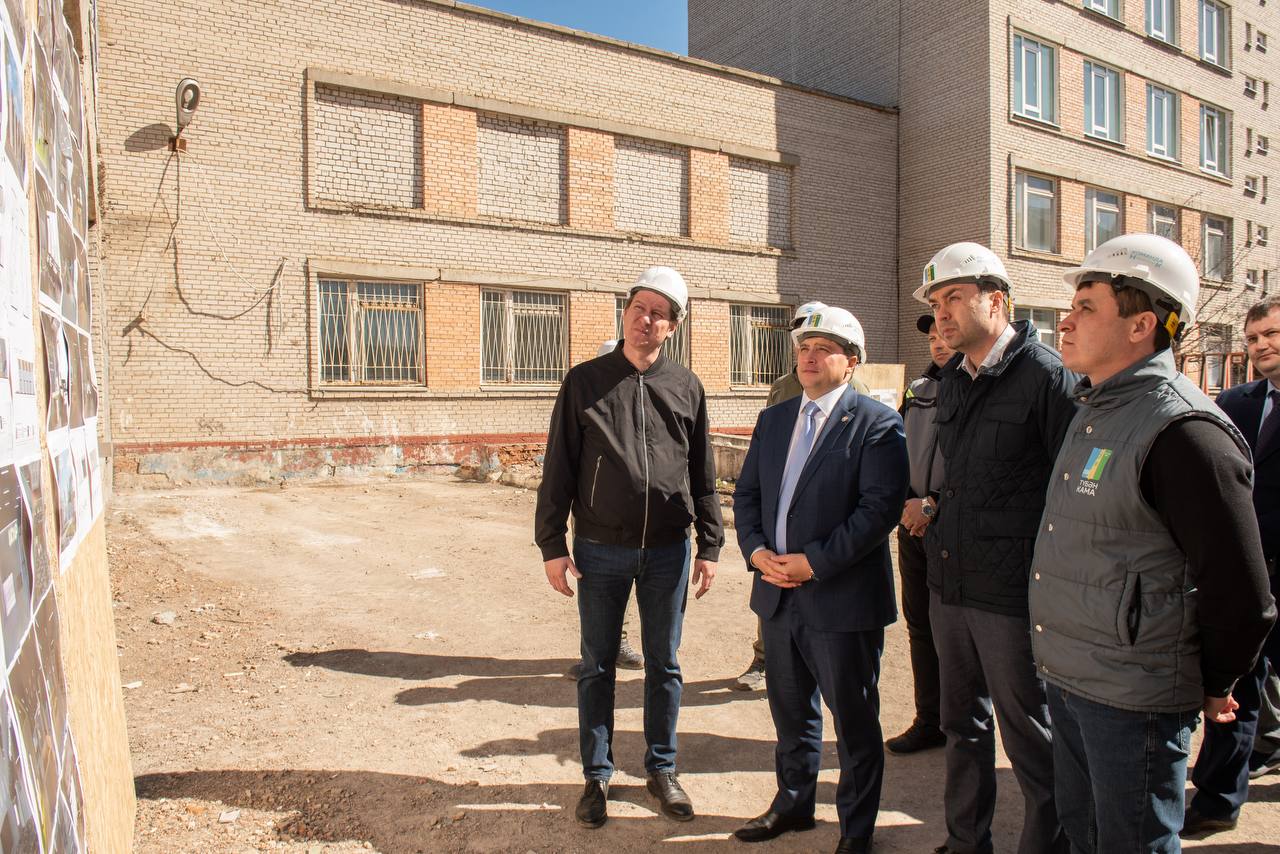 Провёл рабочий объезд объектов, где сегодня ведутся ремонтные и строительные работы в рамках плана к 60-летию города Провёл рабочий объезд объектов, где сегодня ведутся ремонтные и строительные работы в рамках плана к 60-летию города