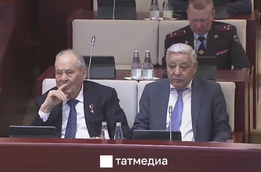 На сессии парламента РТ Фарид Мухаметшин занял место с Минтимером Шаймиевым