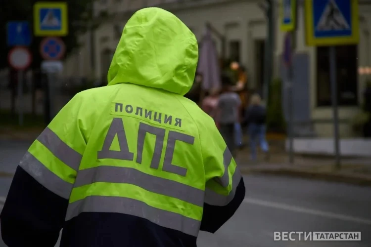 В Казани мотоциклист попал в больницу после ДТП с двумя авто