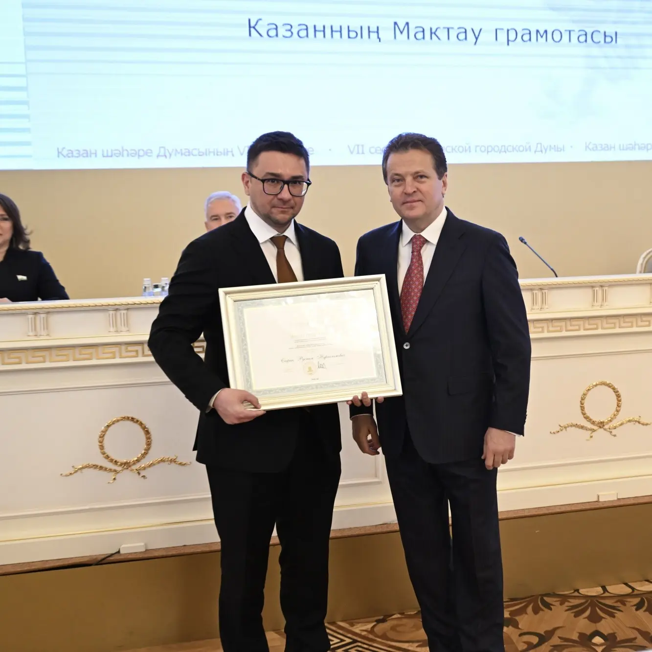 Мэр Казани Ильсур Метшин вручил республиканские и городские награды Мэр Казани Ильсур Метшин вручил республиканские и городские награды