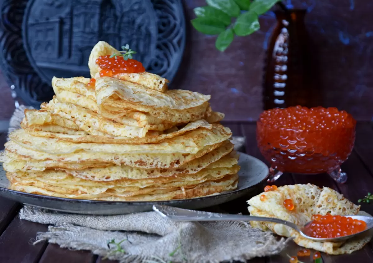 Нежные и воздушные: как приготовить идеальные блины с дырочками на молоке