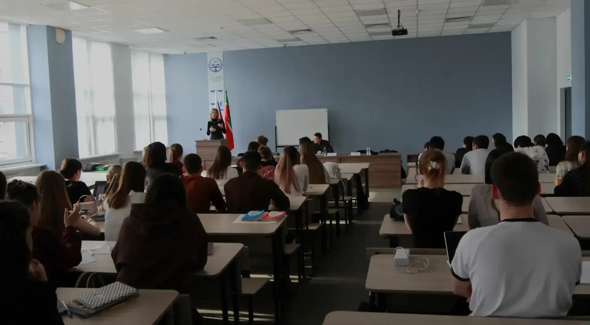 В Казани сотрудники полиции провели беседу со студентами