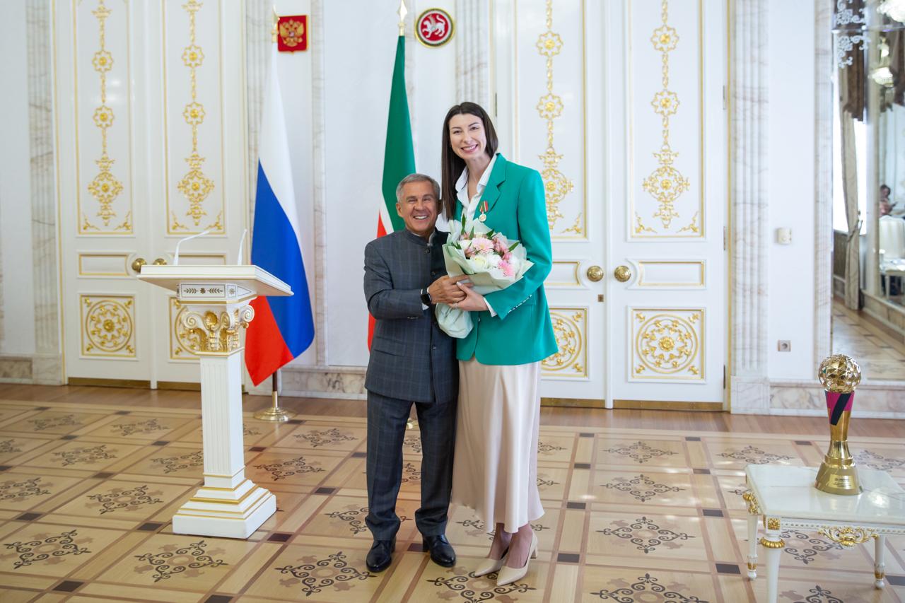 Рустам Минниханов поздравил ВК «Динамо-Ак Барс» с победой на чемпионате России Рустам Минниханов поздравил ВК «Динамо-Ак Барс» с победой на чемпионате России