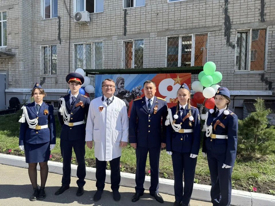 Сотрудники следственного управления СК России по Республике Татарстан поздравили ветеранов с Днем Победы Сотрудники следственного управления СК России по Республике Татарстан поздравили ветеранов с Днем Победы