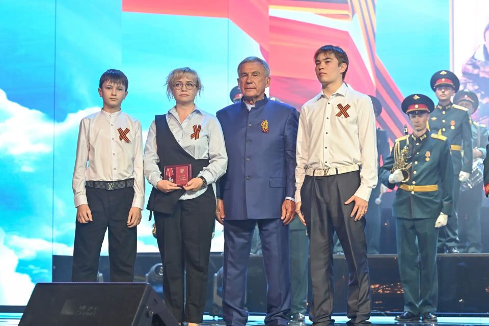 Рустам Минниханов: «День Победы – священный праздник для каждого из нас» Рустам Минниханов: «День Победы – священный праздник для каждого из нас»