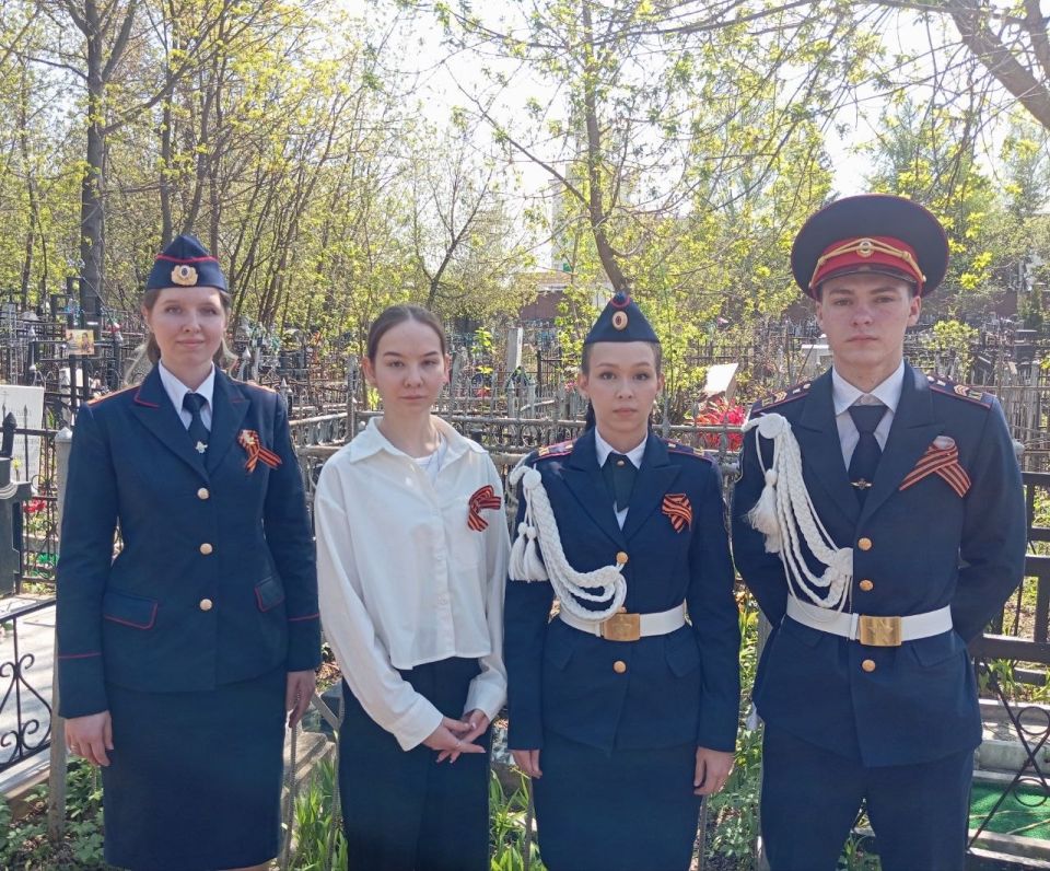 Кадеты следственного управления убрались на могилах ветеранов Великой Отечественной войны