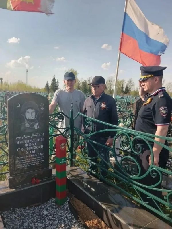 Сотрудники полиции Арска почтили память коллег — участников Великой Отечественной войны Сотрудники полиции Арска почтили память коллег — участников Великой Отечественной войны