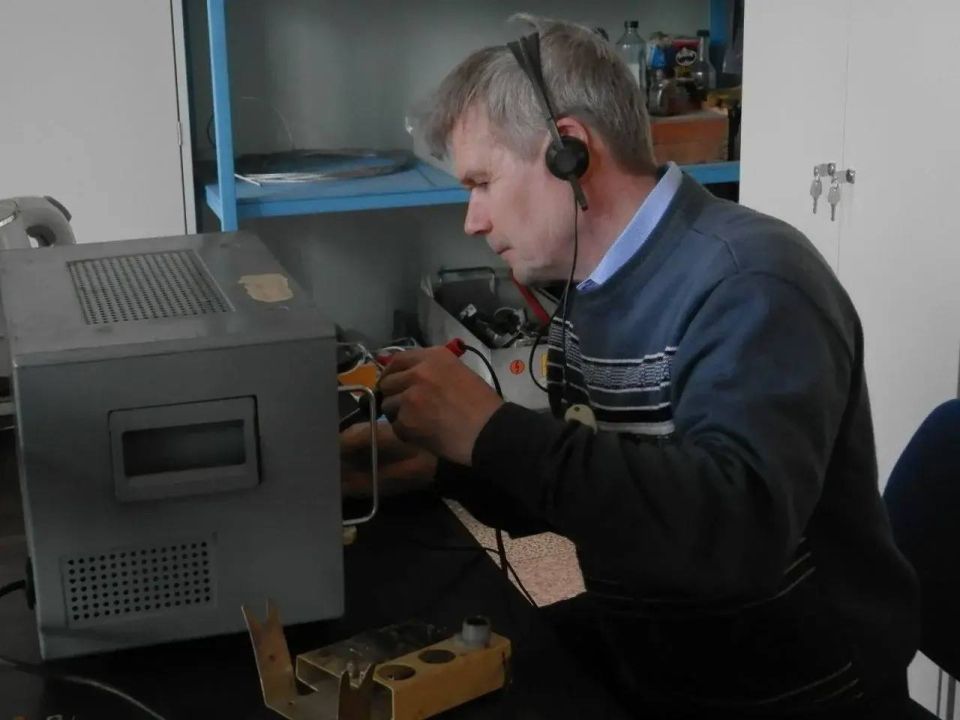 С Днём радио и связи! . Сегодня связь — неотъемлемая часть нашей жизни С Днём радио и связи! . Сегодня связь — неотъемлемая часть нашей жизни
