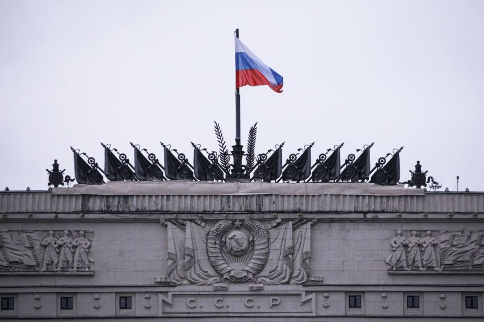 Россия объявляет перемирие с 8 до 10 мая: на это время российские войска прекращают удары по местам дислокации ВСУ и объектам ВПК, расположенным в глубине территории Украины, сообщили в минобороны РФ