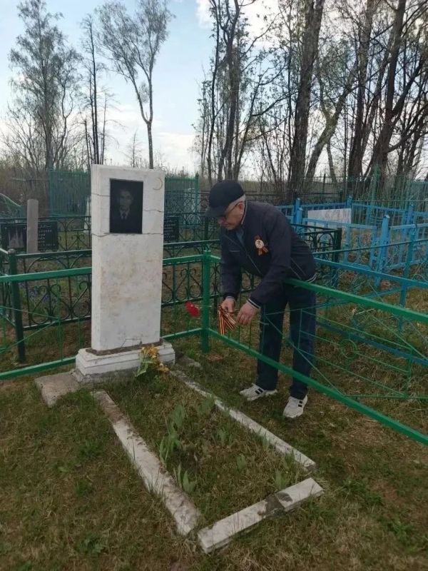 Сотрудники полиции Арска почтили память коллег — участников Великой Отечественной войны Сотрудники полиции Арска почтили память коллег — участников Великой Отечественной войны