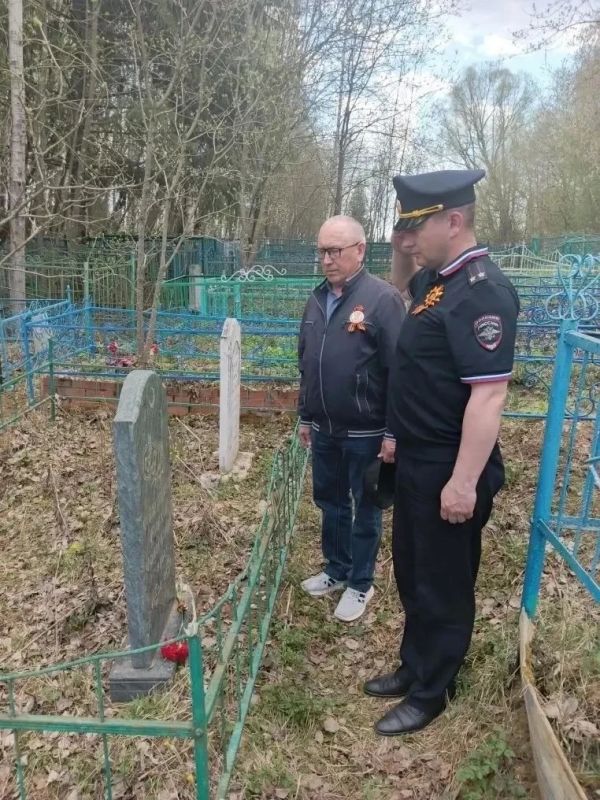Сотрудники полиции Арска почтили память коллег — участников Великой Отечественной войны Сотрудники полиции Арска почтили память коллег — участников Великой Отечественной войны