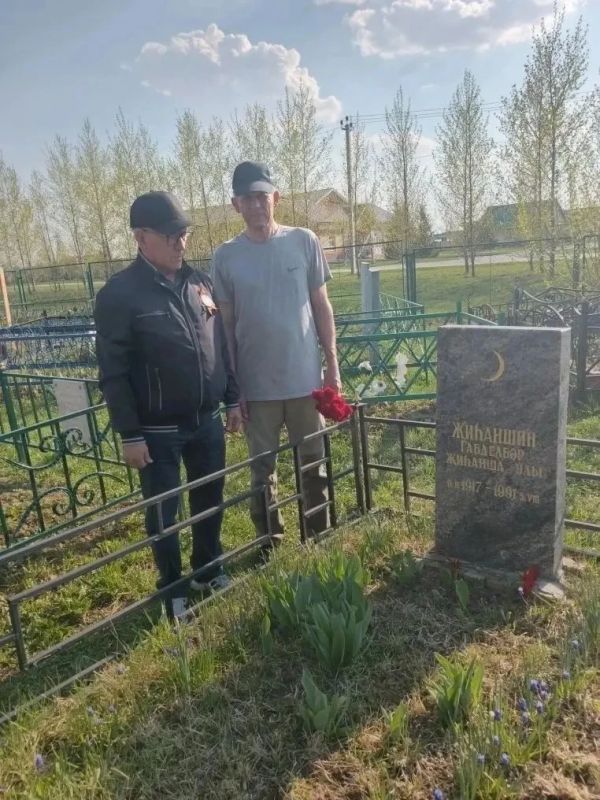 Сотрудники полиции Арска почтили память коллег — участников Великой Отечественной войны Сотрудники полиции Арска почтили память коллег — участников Великой Отечественной войны
