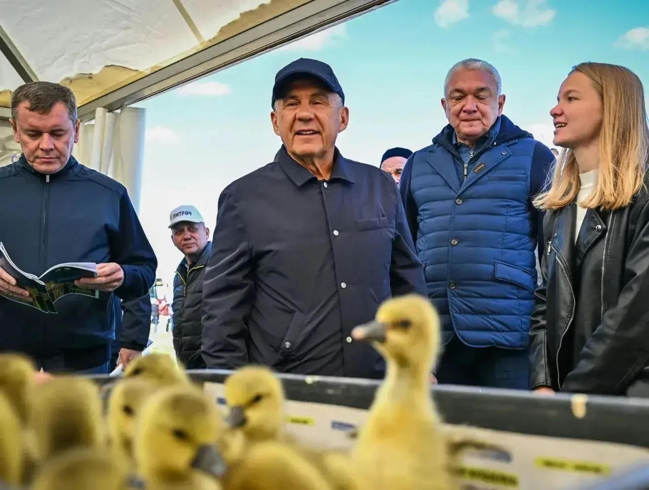 Раис РТ ознакомился с ходом посевной кампании в Рыбно-Слободском районе Раис РТ ознакомился с ходом посевной кампании в Рыбно-Слободском районе