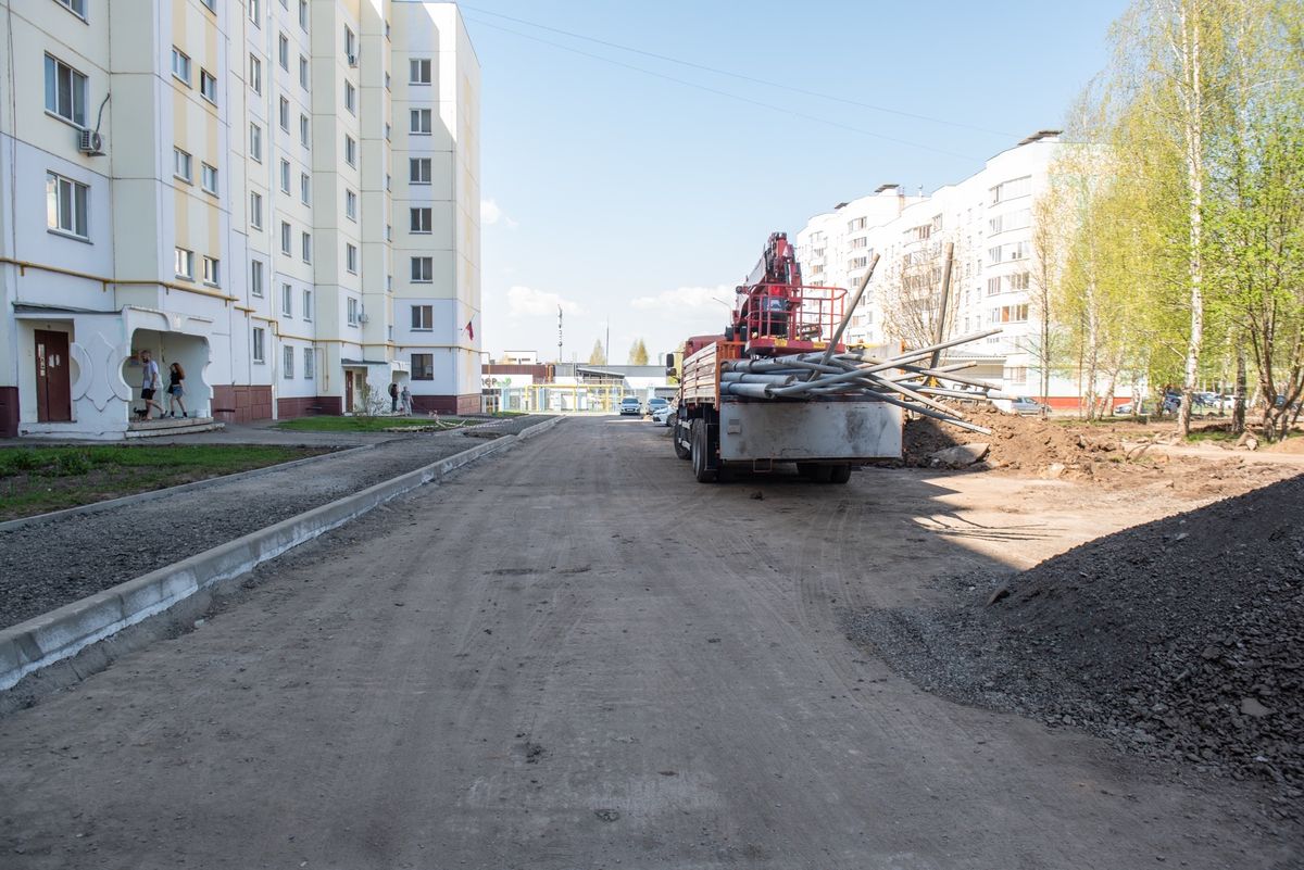 По республиканской программе «Наш двор» продолжается благоустройство нижнекамских придомовых территорий