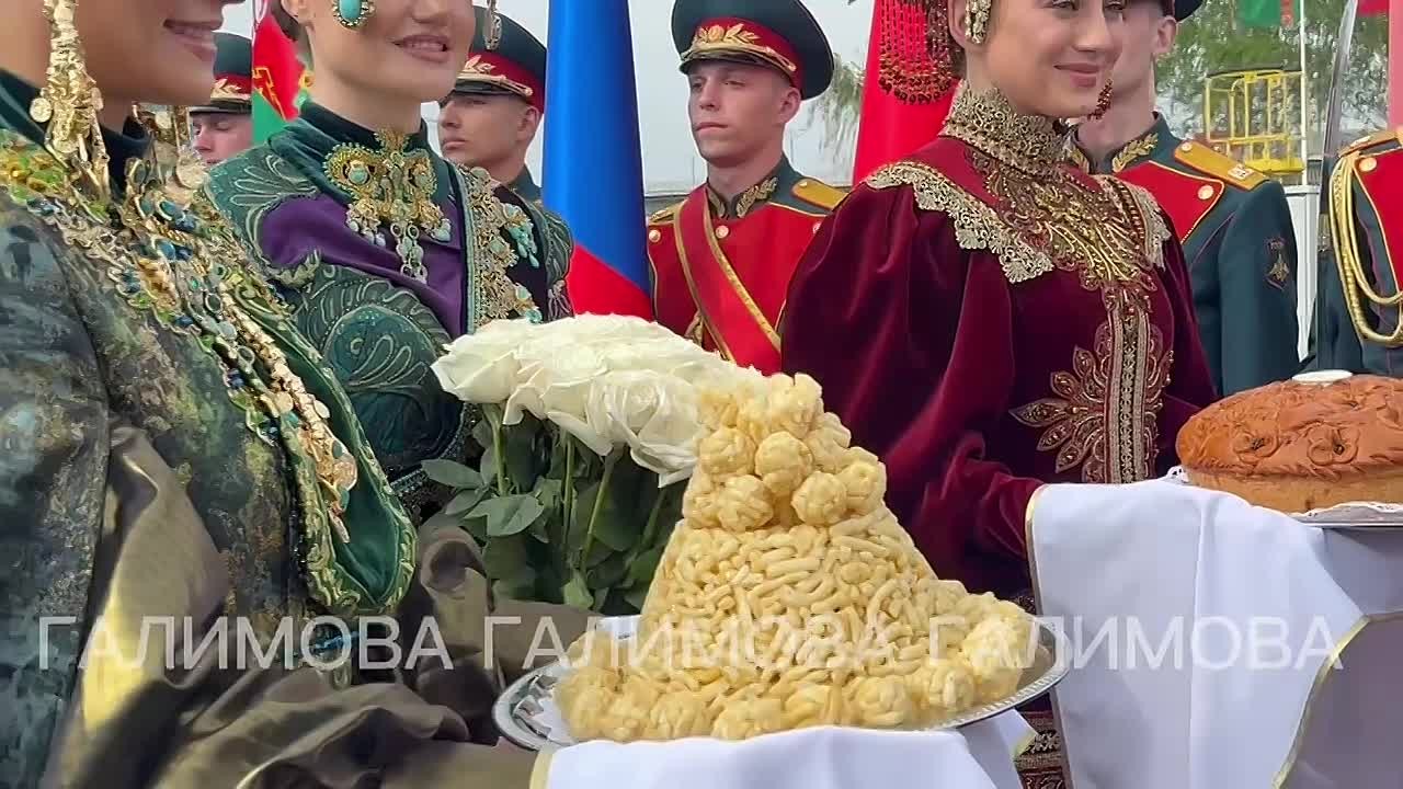 Первый чак-чак пошел!. Рустам Минниханов встретил в аэропорту Казани Национального Лидера туркменского народа, Председателя Халк Маслахаты Туркменистана Гурбангулы Бердымухамедова