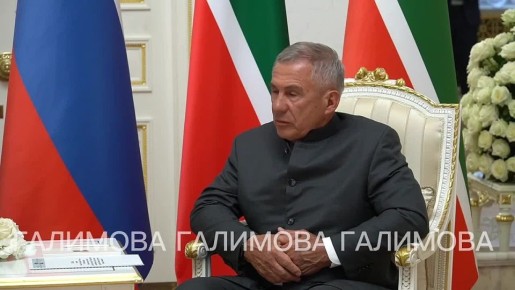 И по традиции… Гурбангулы Бердымухамедов во время встречи с Рустамом Миннихановым позвонил Президенту России Владимиру Путину