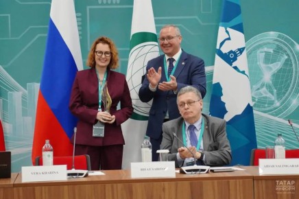 Руководитель Республиканского агентства по печати и массовым коммуникациям «Татмедиа» Салимгараев Айдар вручил специальную награду за особый вклад в освещение и укрепление сотрудничества с исламским миром вручена телеканалу...
