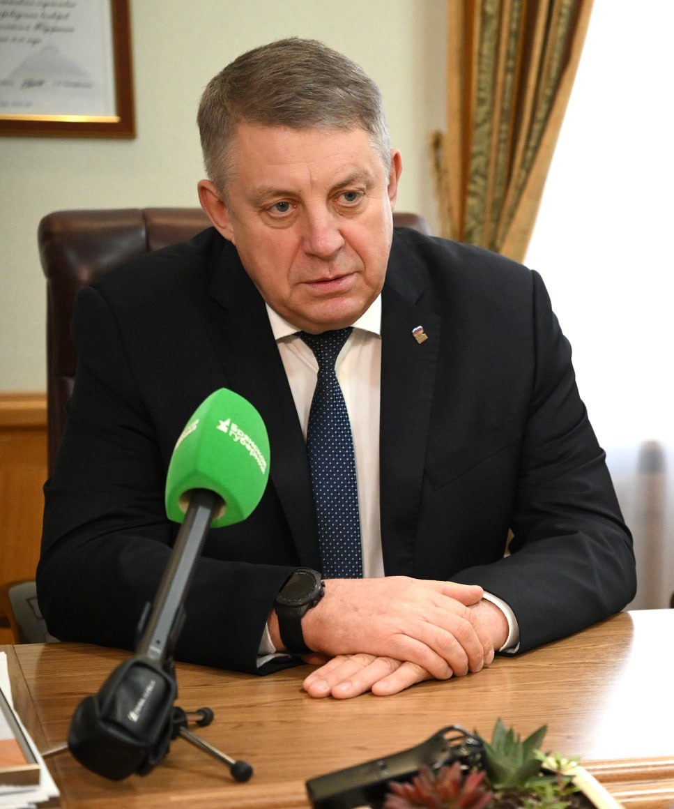 Кремль пообещал Вячеславу Гладкову и Александру Богомазу новые должности Кремль пообещал Вячеславу Гладкову и Александру Богомазу новые должности