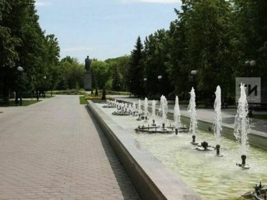 В восьми парках и скверах Казани появились уличные библиотеки