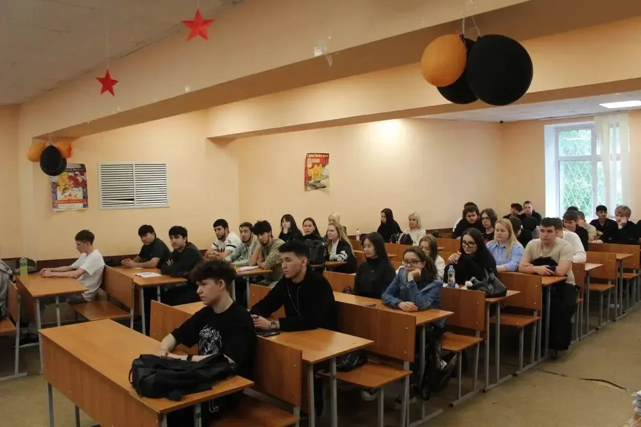 В Казани прошла встреча студентов с сотрудниками полиции, посвящённая выбору профессии В Казани прошла встреча студентов с сотрудниками полиции, посвящённая выбору профессии