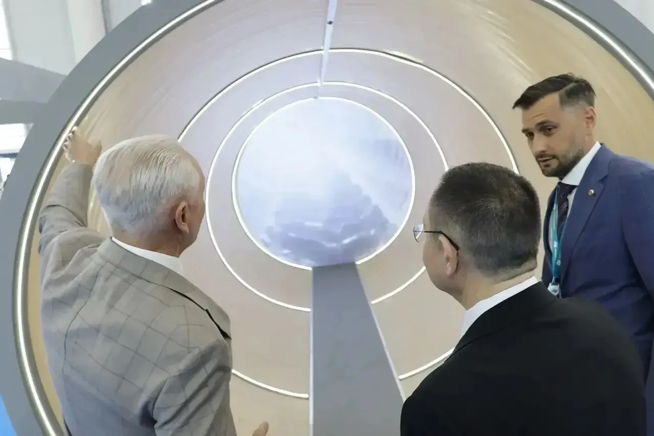 На международном форуме «Россия-исламский мир:Казаньфорум2026» Министр строительства и ЖКХ РФ Ирек Файзуллин ознакомился с передовыми стройматериалами и технологиями На международном форуме «Россия-исламский мир:Казаньфорум2026» Министр строительства и ЖКХ РФ Ирек Файзуллин ознакомился с передовыми стройматериалами и технологиями