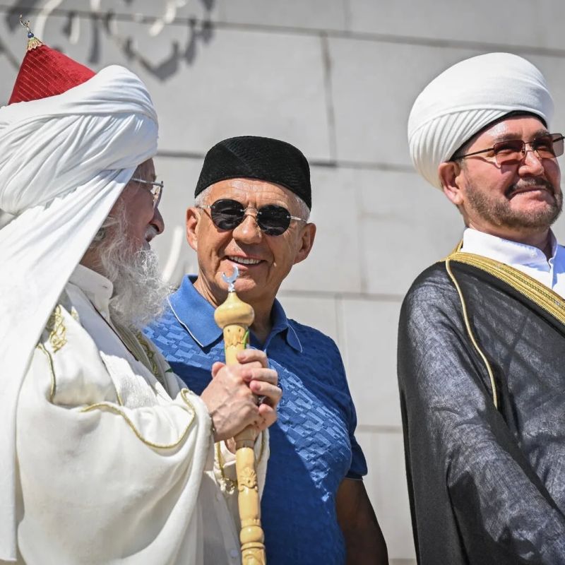 Рустам Минниханов принял участие в празднике «Изге Болгар жыены» Рустам Минниханов принял участие в празднике «Изге Болгар жыены»