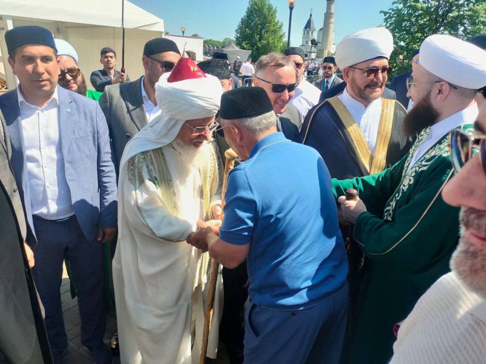 Рустам Минниханов посетил открытие форума «Изге Болгар ыены», посвященное Дню официального принятия ислама Волжской Булгарией в 922 году Рустам Минниханов посетил открытие форума «Изге Болгар ыены», посвященное Дню официального принятия ислама Волжской Булгарией в 922 году