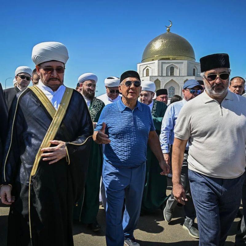 Рустам Минниханов принял участие в празднике «Изге Болгар жыены» Рустам Минниханов принял участие в празднике «Изге Болгар жыены»
