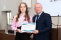Олег Морозов вручил именную стипендию лучшим студентам НХТИ