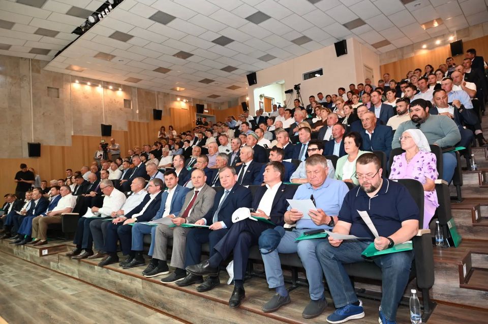 Марат Ахметов в Новошешминске дал старт зональным совещаниям по поддержке деловой активности сельчан Марат Ахметов в Новошешминске дал старт зональным совещаниям по поддержке деловой активности сельчан