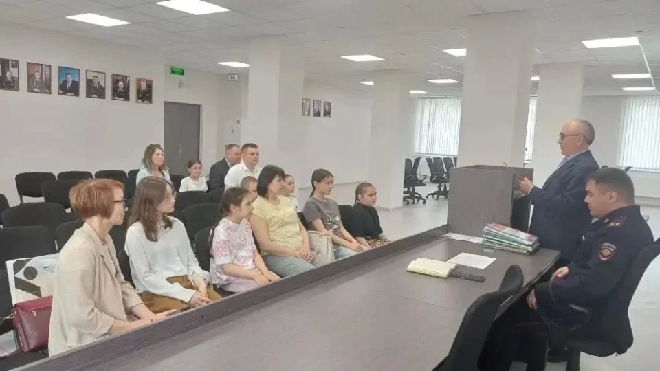 В Арске наградили участников конкурса детского рисунка "Ветераны всегда в строю"