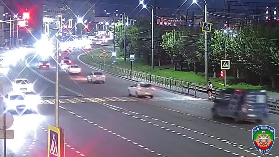 В Казани водитель проехал на красный и сбил 17-летнюю девушку