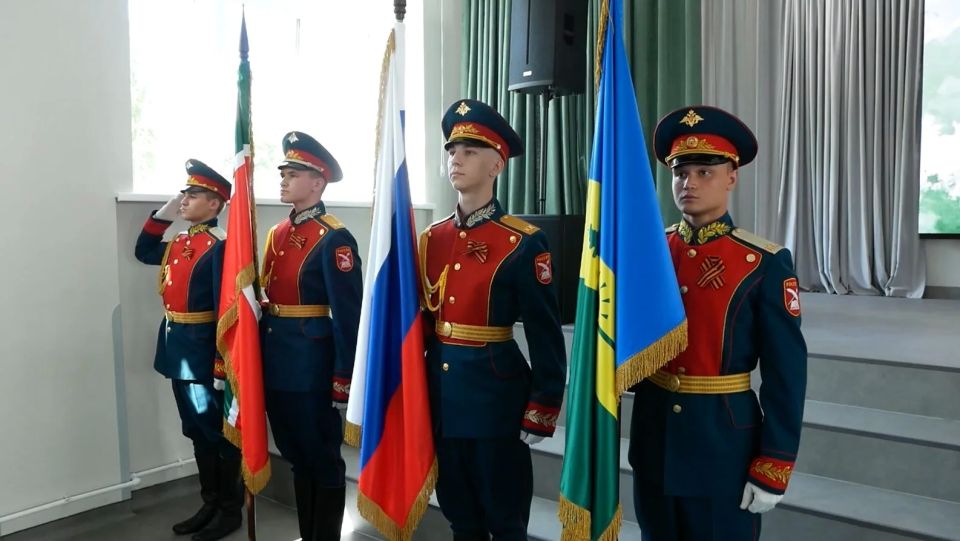 Выставку фотопроекта «России верные сыны» с портретами воинов открыли в школе № 11