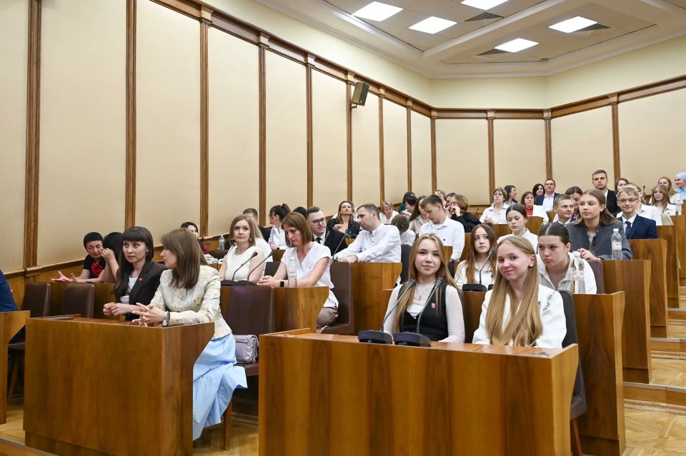 Марат Ахметов активистам «Движения первых»: «В Татарстане созданы все возможности для формирования вашего будущего» Марат Ахметов активистам «Движения первых»: «В Татарстане созданы все возможности для формирования вашего будущего»