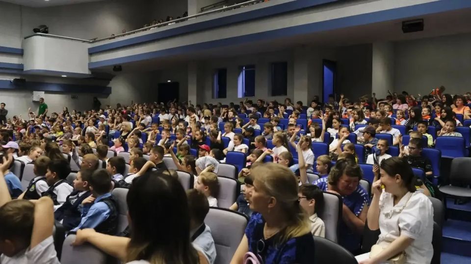 Правильное МЫШление. . Член Общественного совета при МВД по Республике Татарстан, руководитель театра «Изумрудный город» Инна Денисова поставила серию спектаклей по правилам детской безопасности Правильное МЫШление. . Член Общественного совета при МВД по Республике Татарстан, руководитель театра «Изумрудный город» Инна Денисова поставила серию спектаклей по правилам детской безопасности