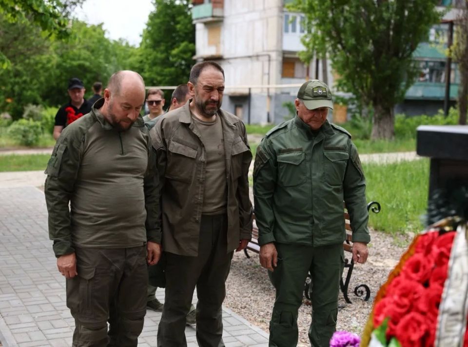 По поручению Рустама Минниханова делегация из Татарстана посетила подшефные Татарстану города в Луганской Народной Республике По поручению Рустама Минниханова делегация из Татарстана посетила подшефные Татарстану города в Луганской Народной Республике