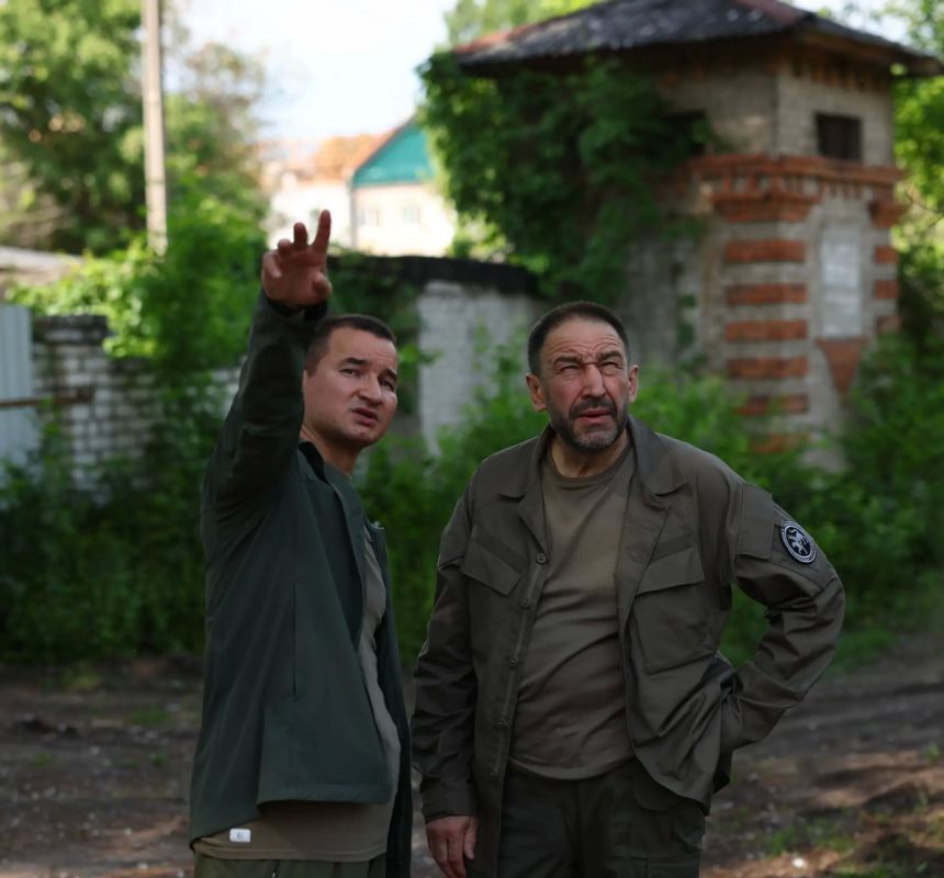 Алексей Песошин и Асгат Сафаров оценили соцобъекты и стройки в ЛНР по поручению Рустама Минниханова Алексей Песошин и Асгат Сафаров оценили соцобъекты и стройки в ЛНР по поручению Рустама Минниханова