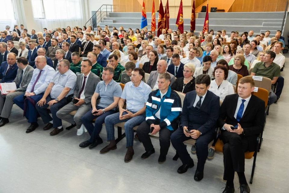 Депутат Государственной Думы Айдар Метшин проводит встречи с трудовыми коллективами Нижнекамского района Депутат Государственной Думы Айдар Метшин проводит встречи с трудовыми коллективами Нижнекамского района