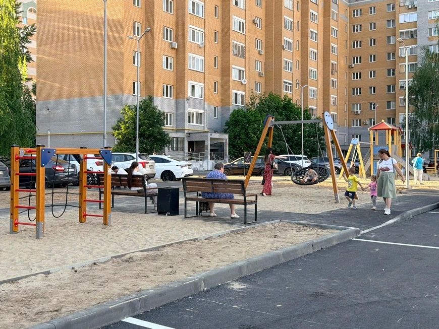 В Казани завершили благоустройство первого в этом году двора по программе «Наш двор» В Казани завершили благоустройство первого в этом году двора по программе «Наш двор»