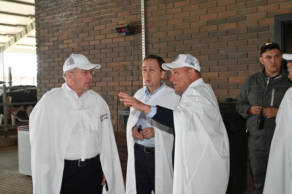Марат Ахметов посетил сельхозпредприятия Мензелинского района Марат Ахметов посетил сельхозпредприятия Мензелинского района