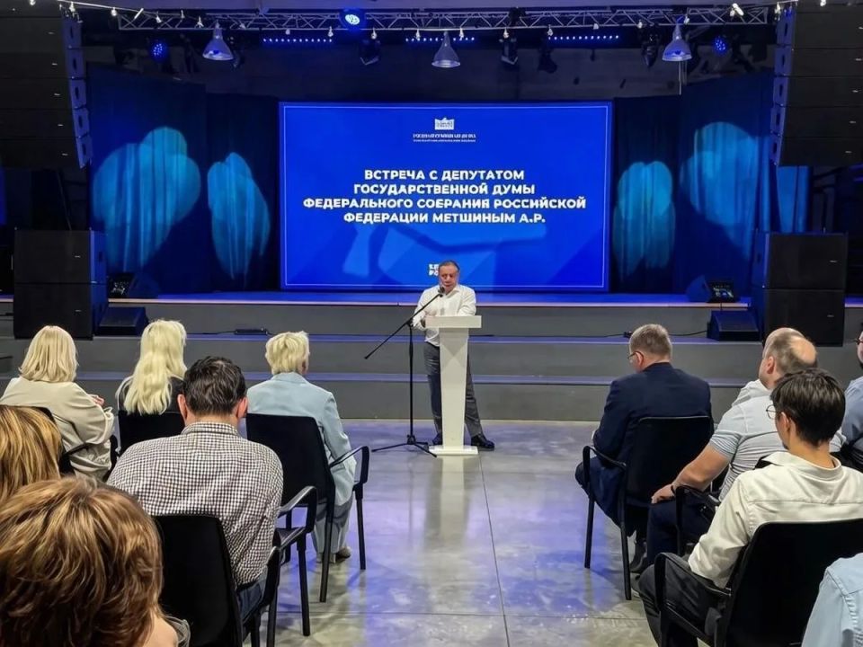 Депутат Госдумы Айдар Метшин посетил Нижнекамский химико-технологический институт, где ознакомился с работой центра прикладных исследований полимеров Депутат Госдумы Айдар Метшин посетил Нижнекамский химико-технологический институт, где ознакомился с работой центра прикладных исследований полимеров