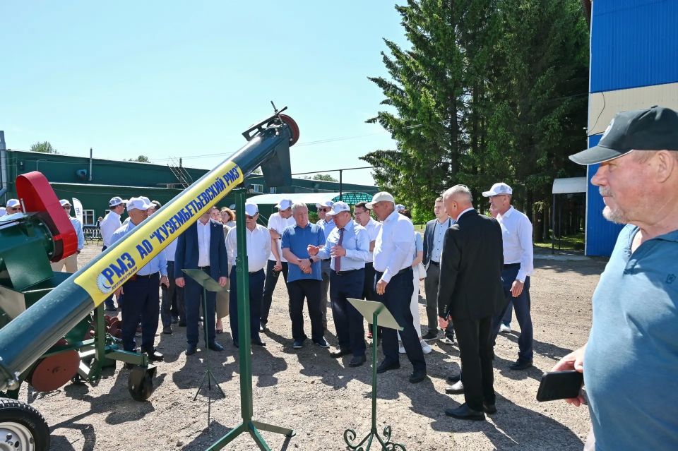 Марат Ахметов посетил сельхозпредприятия Мензелинского района Марат Ахметов посетил сельхозпредприятия Мензелинского района