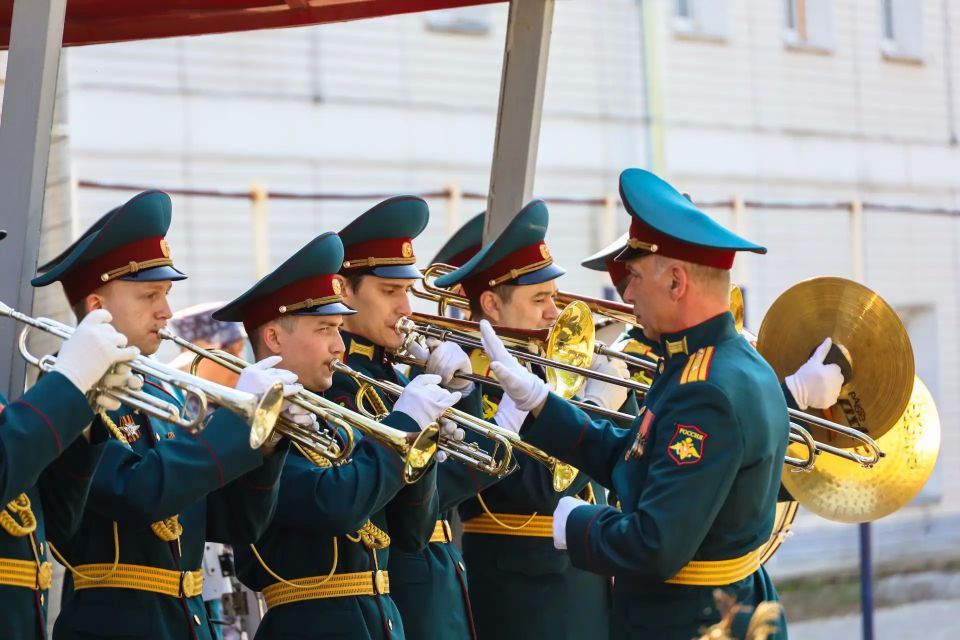 В Казанском полку Росгвардии заложили капсулу времени с посланием потомкам В Казанском полку Росгвардии заложили капсулу времени с посланием потомкам