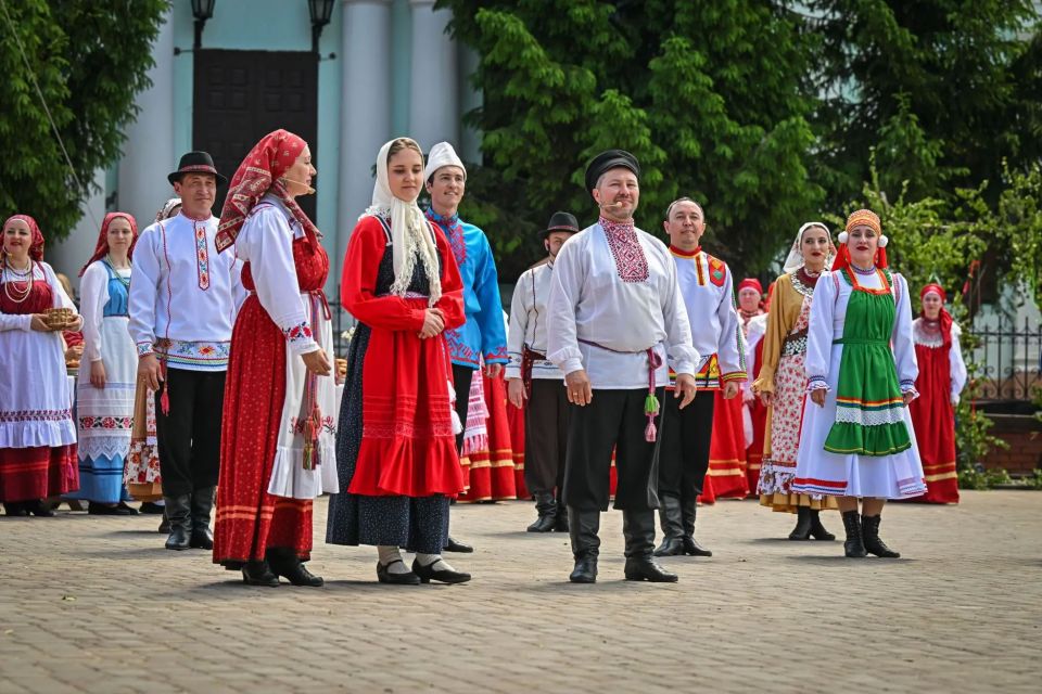 Республиканским праздником русской народной культуры «Каравон» стартовали республиканские праздники традиционной культуры народов, проживающих в Республике Татарстан Республиканским праздником русской народной культуры «Каравон» стартовали республиканские праздники традиционной культуры народов, проживающих в Республике Татарстан